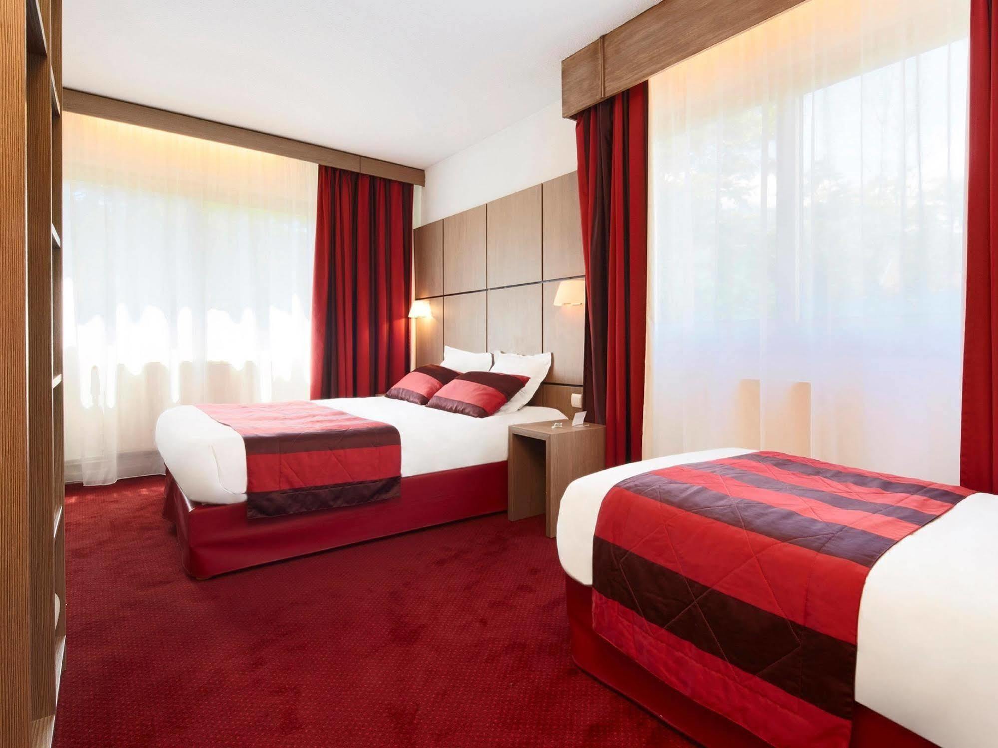 Kyriad Grenoble Centre Екстер'єр фото